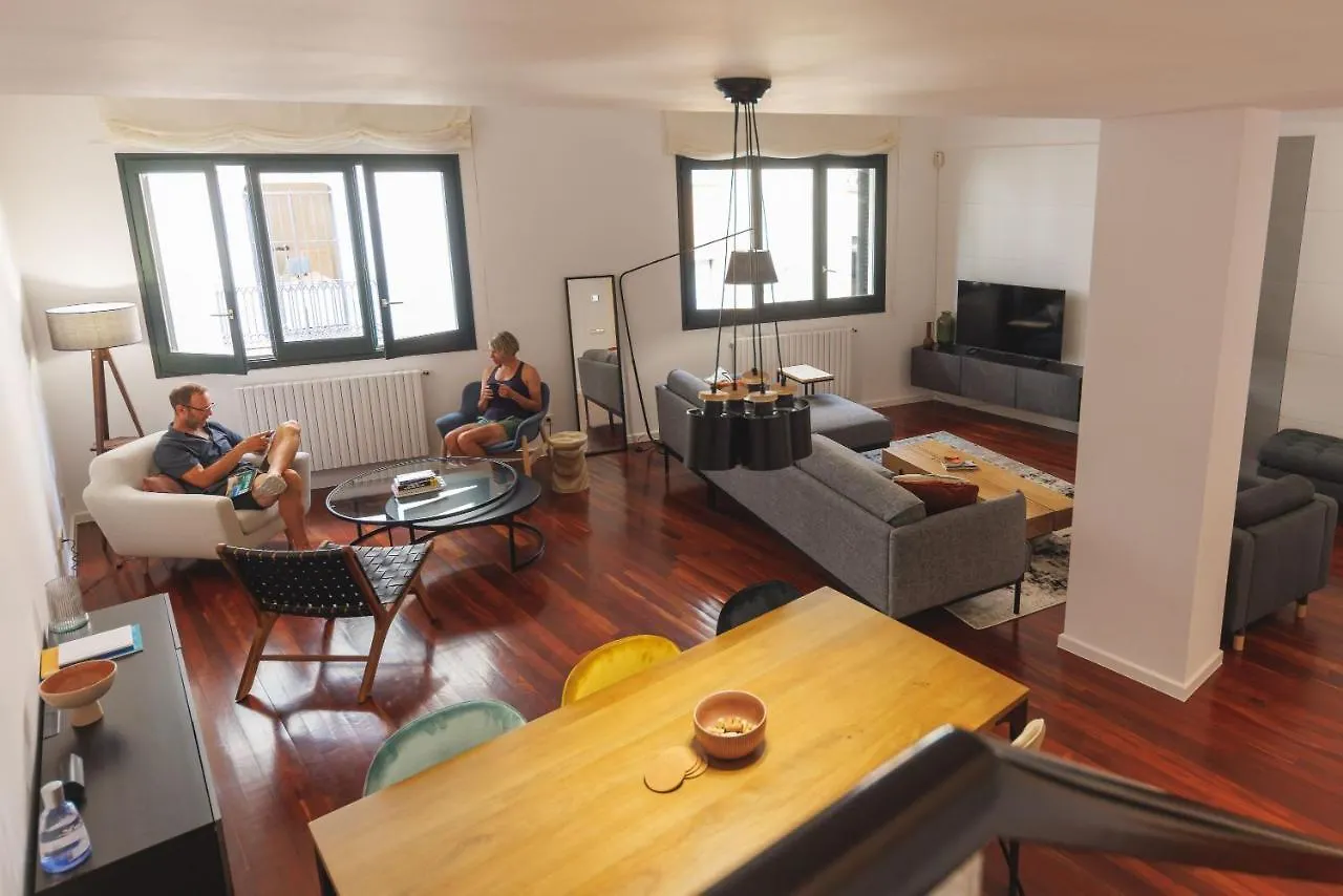 Bravissimo Cort Reial Palau, Duplex Penthouse Apartment Girona Spain